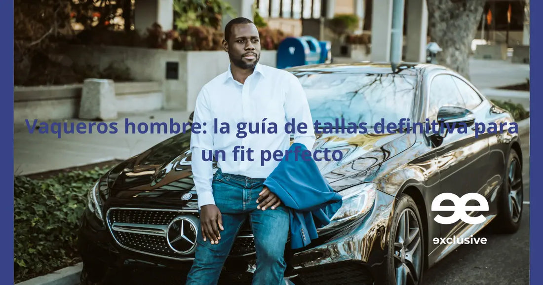 Hombre con camisa blanca y vaqueros azul oscuro en un entorno urbano, estilo elegante y moderno EE Exclusive.