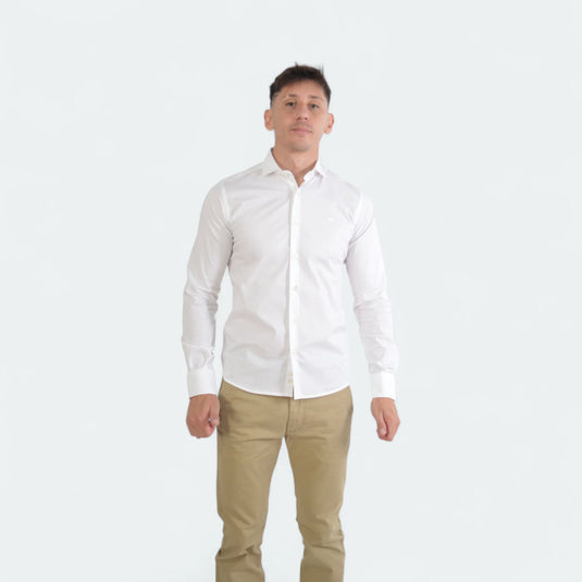 Camisa blanca Magüerle para hombre EE Exclusive, corte slim fit y algodón suave.
