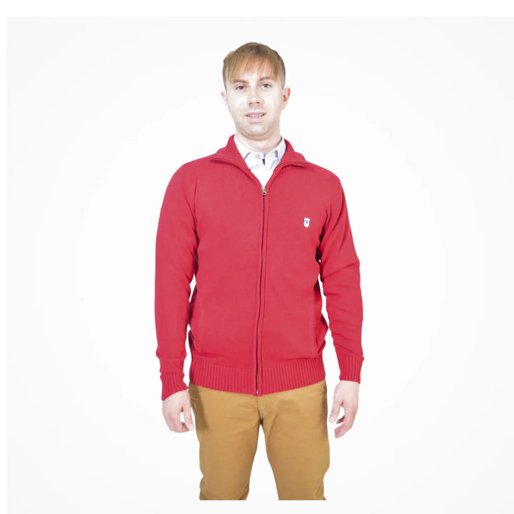 Cárdigan rojo para hombre EE Exclusive visto de frente, estilo elegante y urbano.