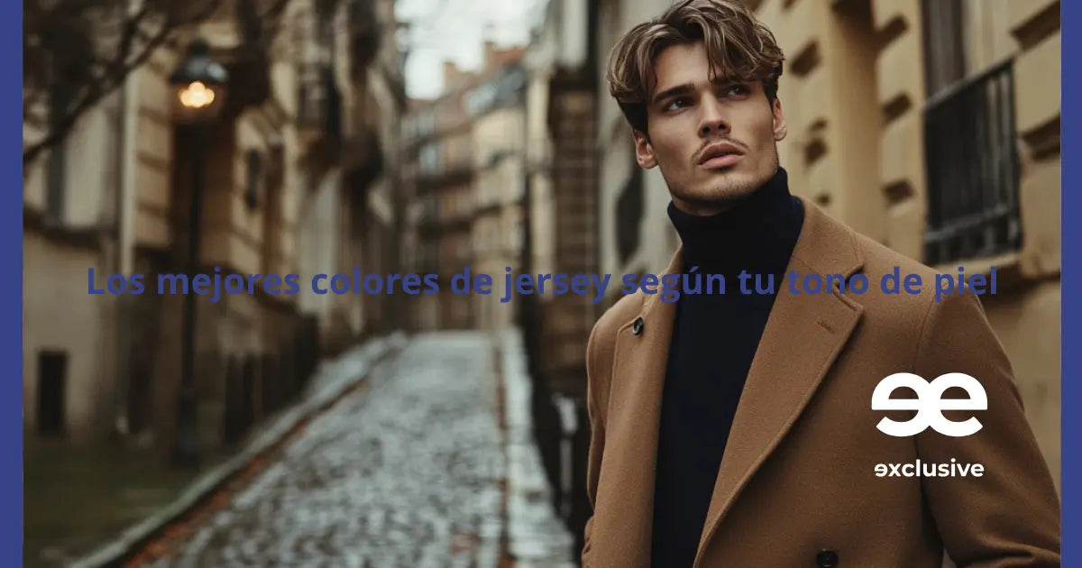 hombre elegante con jersey azul marino estilo urbano sofisticado