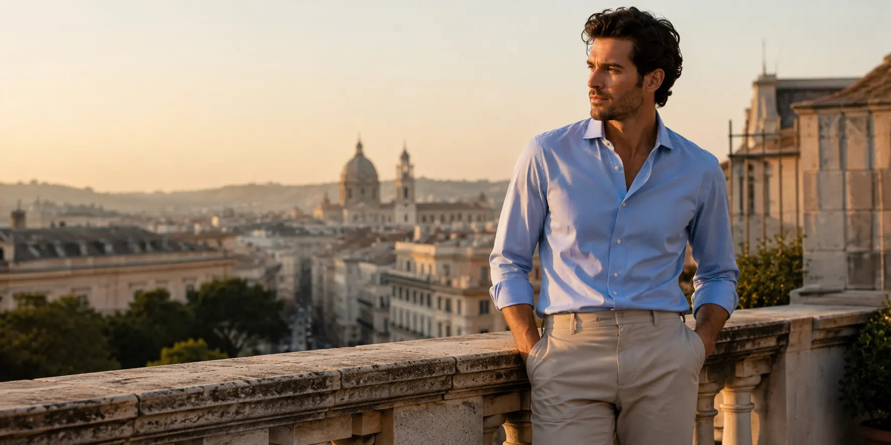 Hombre elegante con camisa azul y pantalón beige en un entorno urbano europeo.