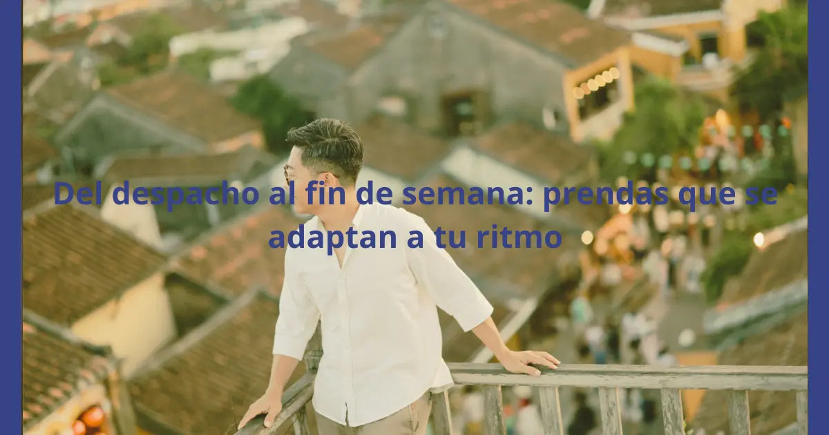 Hombre con look semiformal caminando por la ciudad al atardecer, camisa blanca y chinos beige – EE Exclusive.