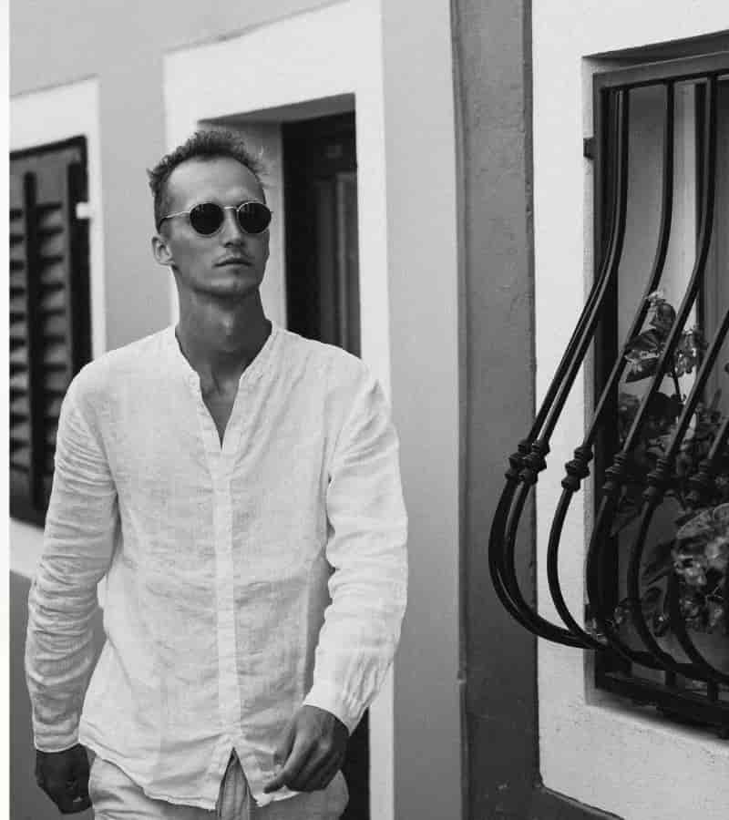 Camisa blanca de hombre EE Exclusive, diseño ligero y elegante