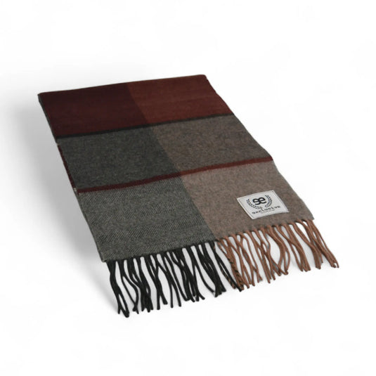 Detalle frontal de bufanda cruces granate y gris con textura de cachemir