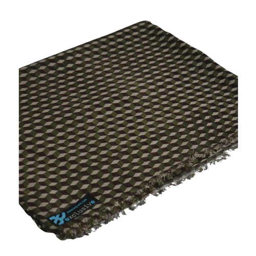 Detalle de la bufanda Rebordáns verde de seda y viscosa para hombre