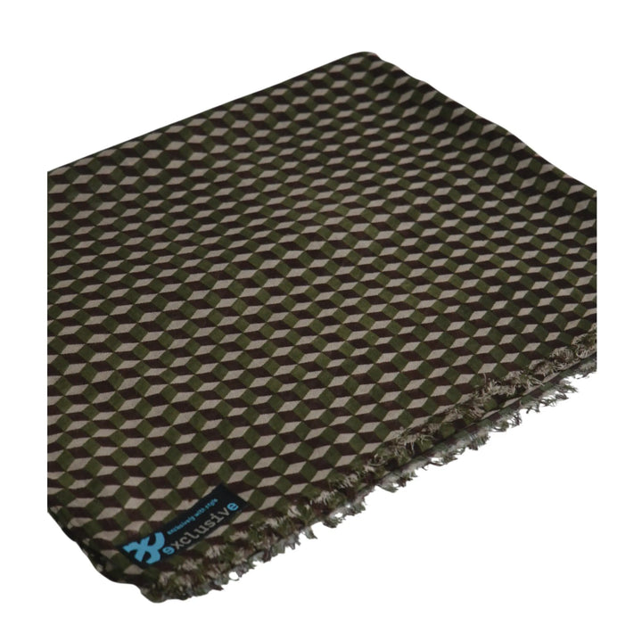 Detalle de la bufanda Rebordáns verde de seda y viscosa para hombre