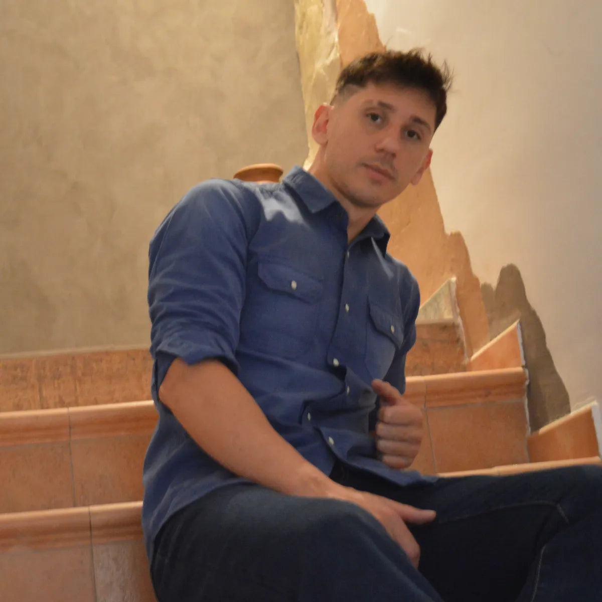 Camisa azul para hombre EE Exclusive — estilo casual con carácter