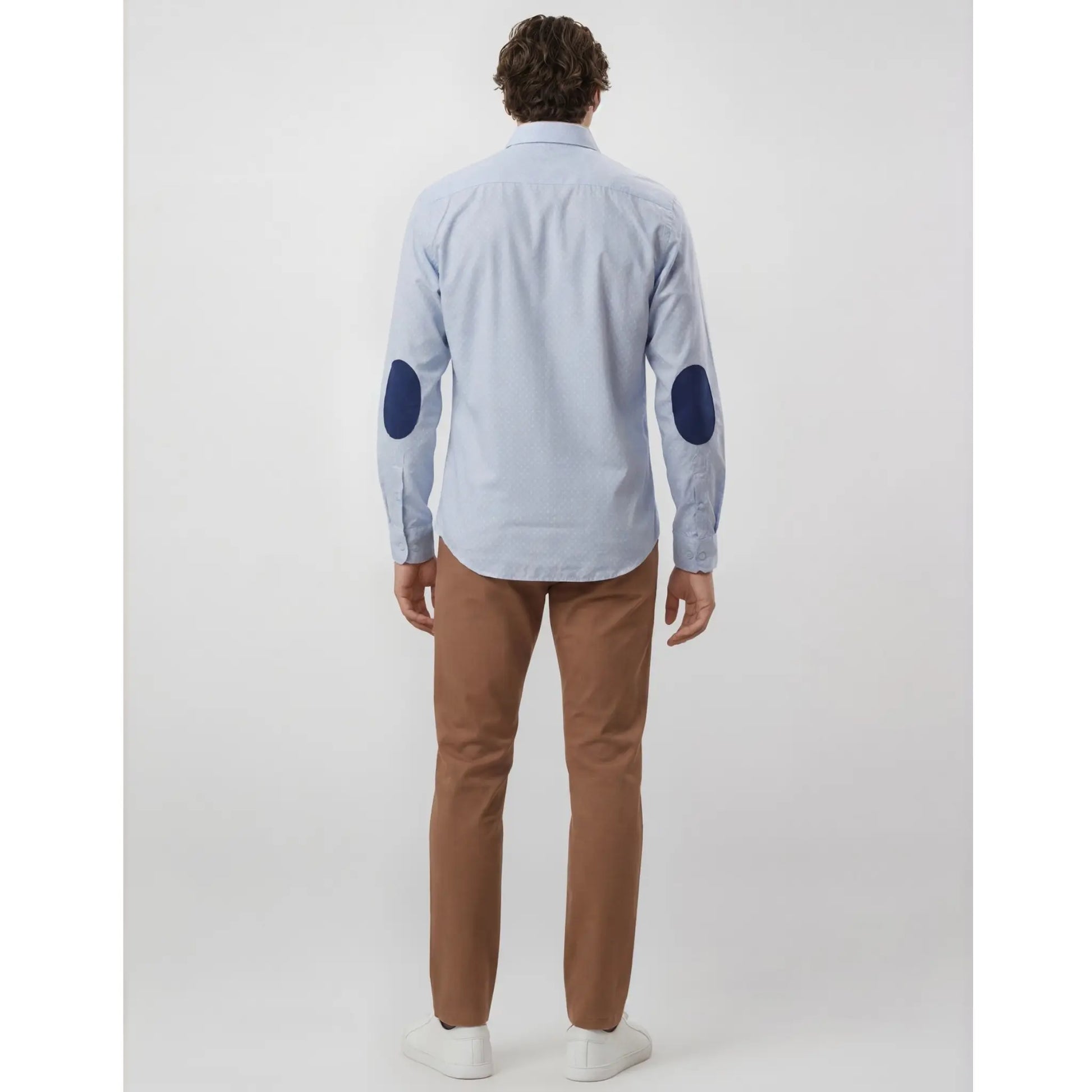 Vista trasera de la camisa Pakal azul estampada para hombre
