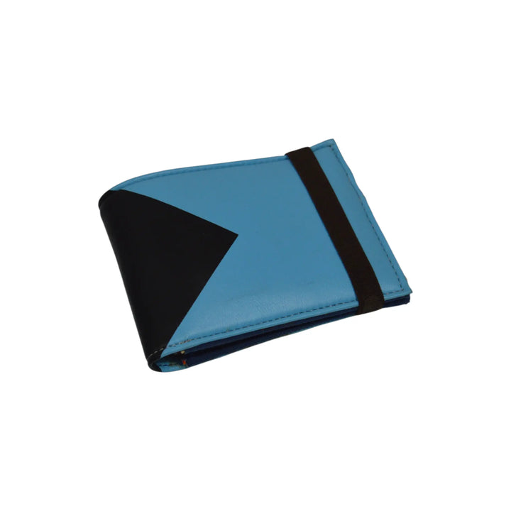 Cartera de cuero azul con pico negro modelo West con cierre mediante cinta elástica