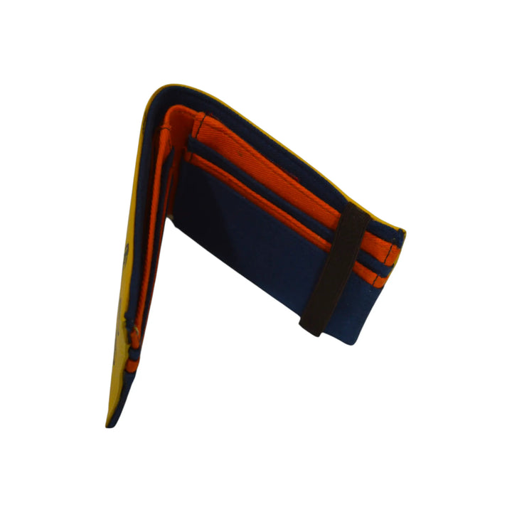 Cartera Marlor amarilla abierta mostrando interior textil y cierre elástico