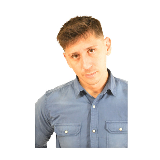 detalle logo bordado camisa azul slim fit hombre EE Exclusive