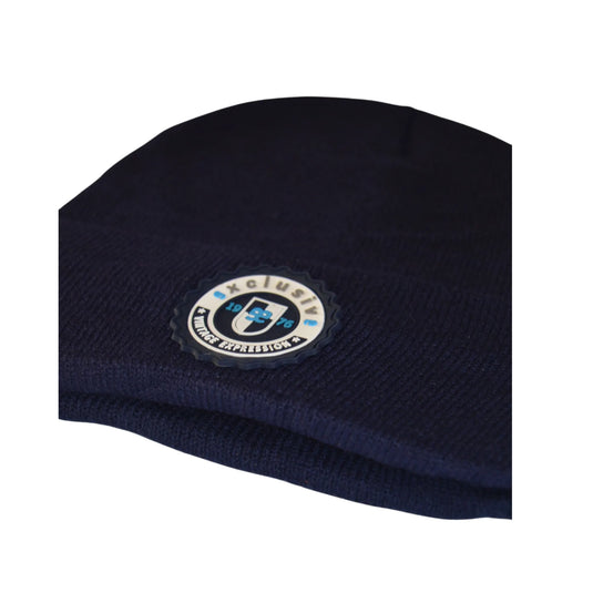 detalle logo bordado gorro azul marino Miñóns hombre