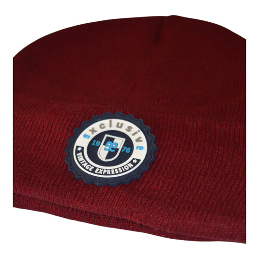 detalle logo bordado gorro granate Miñóns hombre