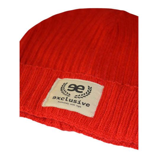 detalle logo cosido gorro rojo Espereira hombre