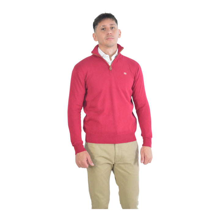 Jersey Kilagi color cereza de EE Exclusive, prenda versátil y sofisticada para el invierno.