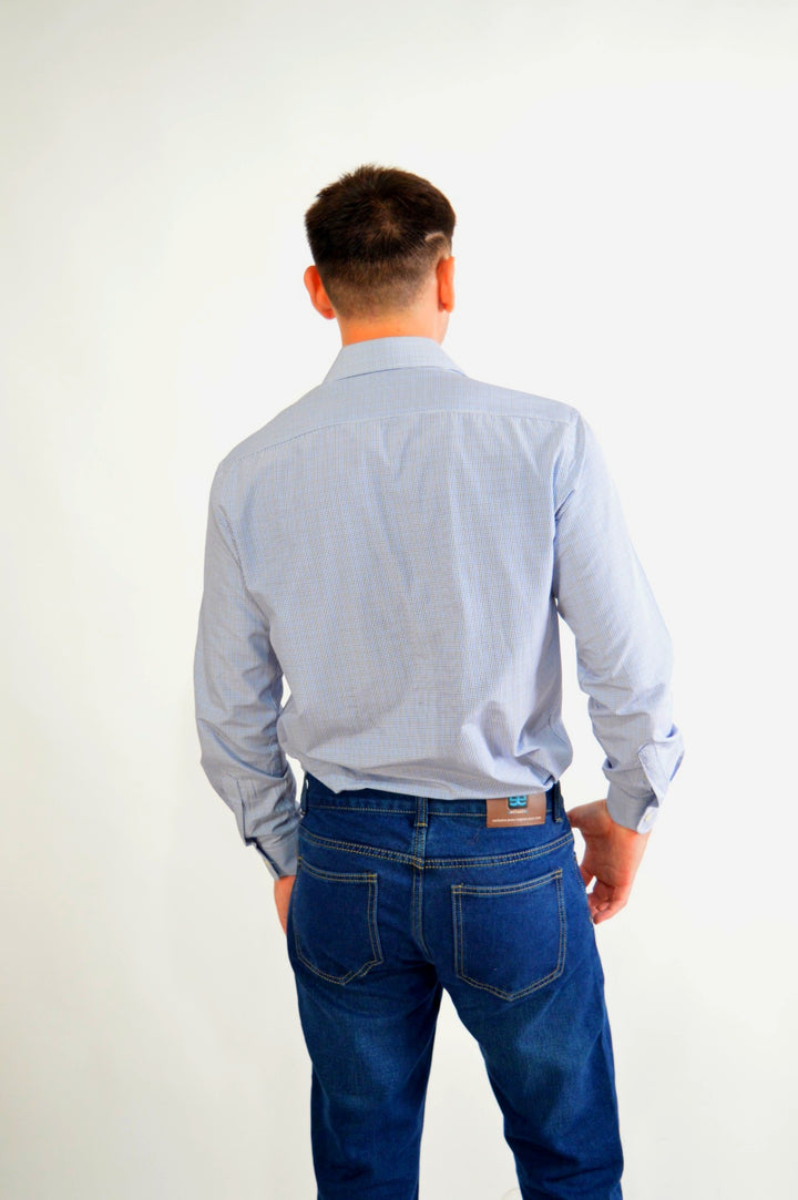 Camisa azul de hombre EE Exclusive – vista lateral con patrón de cuadros