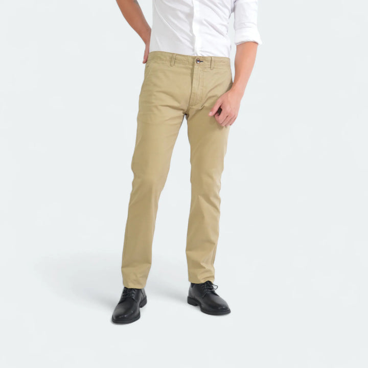 Pantalón chino Ginebre para hombre EE Exclusive, estilo casual elegante en color beige.