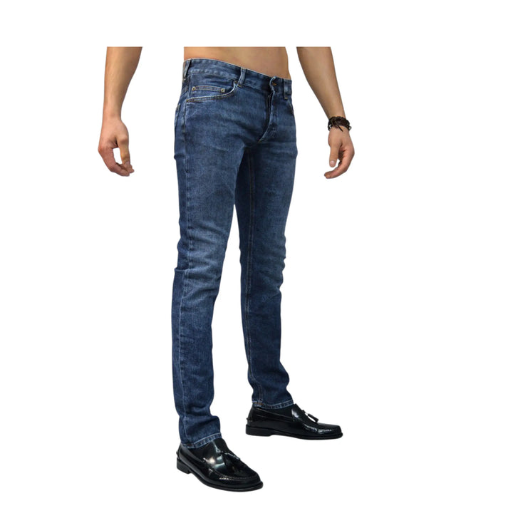 Pantalón vaquero Rocco para hombre en color azul, detalle frontal.