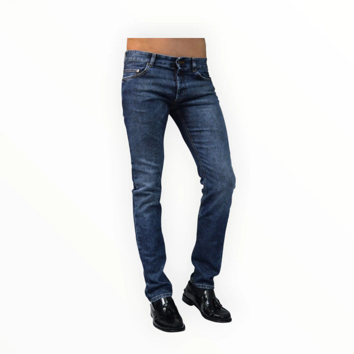 Pantalón vaquero Rocco para hombre en color azul, vista frontal.