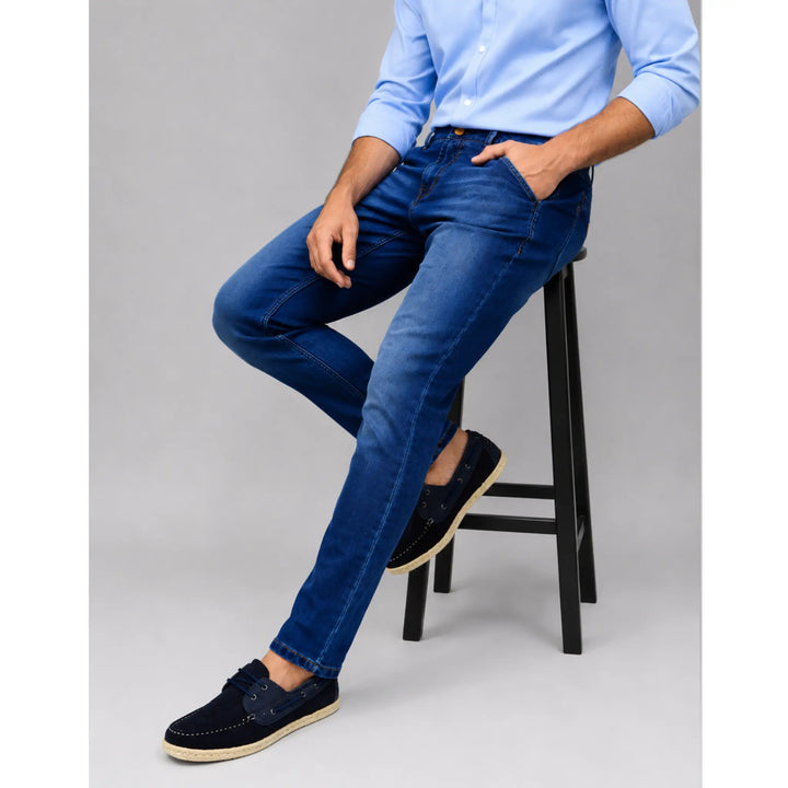 Pantalón vaquero azul para hombre EE Exclusive combinado con camisa azul