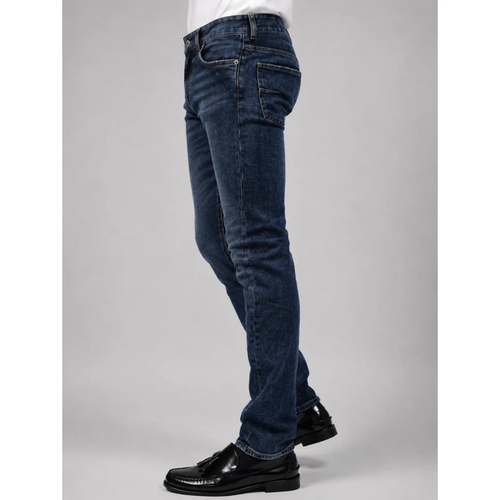 Vista lateral trasera del pantalón vaquero Rocco azul para hombre