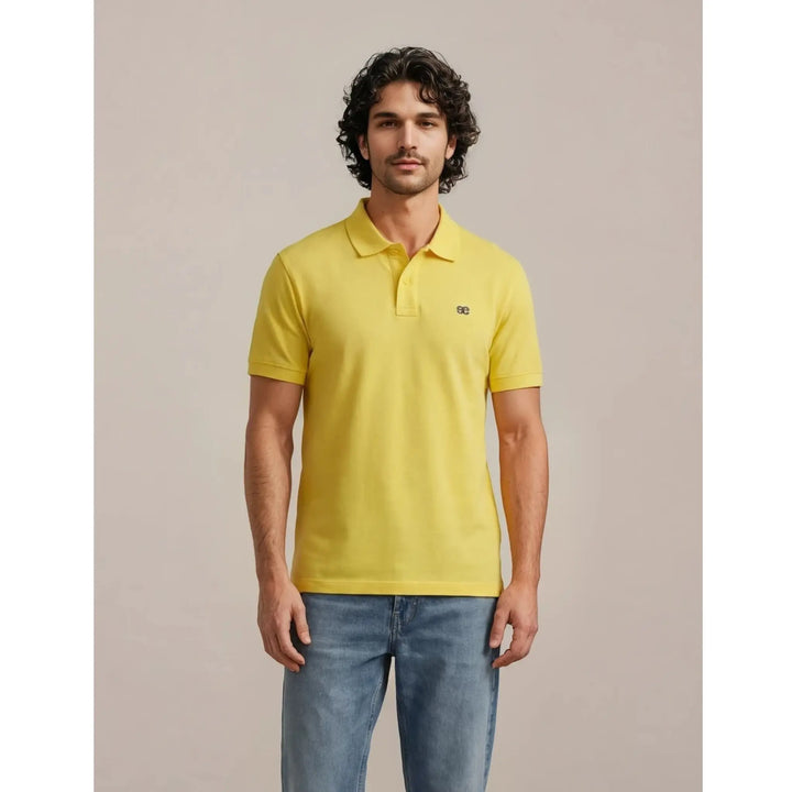 Detalle polo amarillo para hombre con logo bordado Kile EE Exclusive