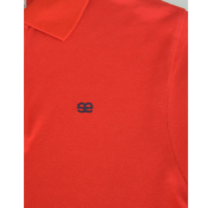 detalle logo bordado polo rojo algodón hombre EE Exclusive